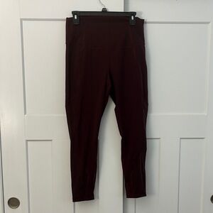 Women’s Lululemon Wunder under high rise tight. 25”